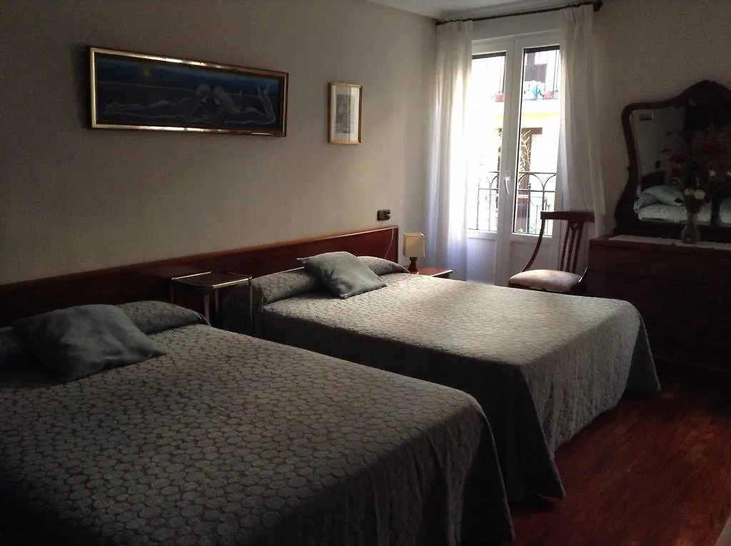 Pension Ira San Sebastian Guest house